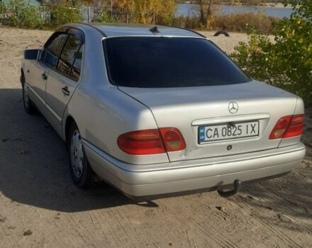 Серый Мерседес 220, объемом двигателя 2.9 л и пробегом 370 тыс. км за 4300 $, фото 3 на Automoto.ua