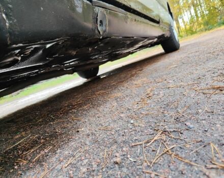 Серый Мерседес 220, объемом двигателя 2 л и пробегом 350 тыс. км за 1800 $, фото 3 на Automoto.ua