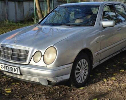 Серый Мерседес 220, объемом двигателя 2.2 л и пробегом 333 тыс. км за 1899 $, фото 2 на Automoto.ua