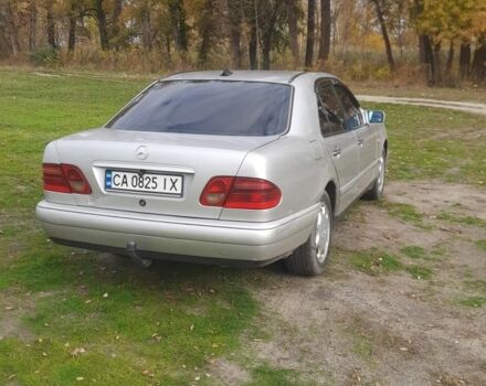 Серый Мерседес 220, объемом двигателя 2.9 л и пробегом 370 тыс. км за 4300 $, фото 2 на Automoto.ua