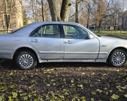 Серый Мерседес 220, объемом двигателя 2.2 л и пробегом 333 тыс. км за 1899 $, фото 4 на Automoto.ua