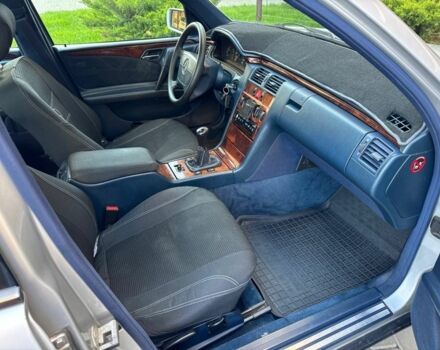 Серый Мерседес 220, объемом двигателя 2.2 л и пробегом 340 тыс. км за 3600 $, фото 13 на Automoto.ua