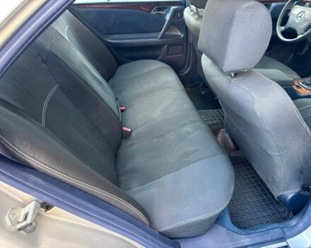 Серый Мерседес 220, объемом двигателя 2.2 л и пробегом 340 тыс. км за 3600 $, фото 19 на Automoto.ua