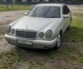 Серый Мерседес 220, объемом двигателя 2.9 л и пробегом 370 тыс. км за 4300 $, фото 1 на Automoto.ua