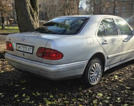 Серый Мерседес 220, объемом двигателя 2.2 л и пробегом 333 тыс. км за 1899 $, фото 5 на Automoto.ua