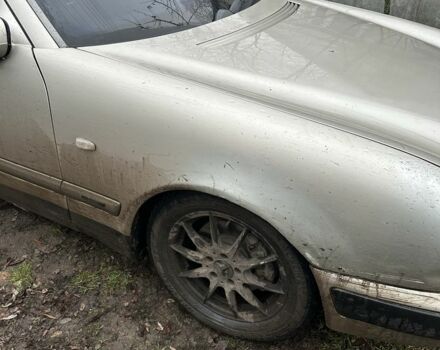 Сірий Мерседес 220, об'ємом двигуна 2.2 л та пробігом 300 тис. км за 2143 $, фото 2 на Automoto.ua