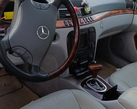 Серый Мерседес 220, объемом двигателя 5 л и пробегом 300 тыс. км за 4000 $, фото 1 на Automoto.ua