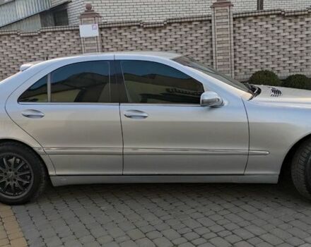 Сірий Мерседес 220, об'ємом двигуна 4.3 л та пробігом 385 тис. км за 3500 $, фото 4 на Automoto.ua