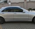 Сірий Мерседес 220, об'ємом двигуна 4.3 л та пробігом 385 тис. км за 3500 $, фото 4 на Automoto.ua