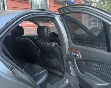 Серый Мерседес 220, объемом двигателя 5 л и пробегом 420 тыс. км за 2800 $, фото 3 на Automoto.ua