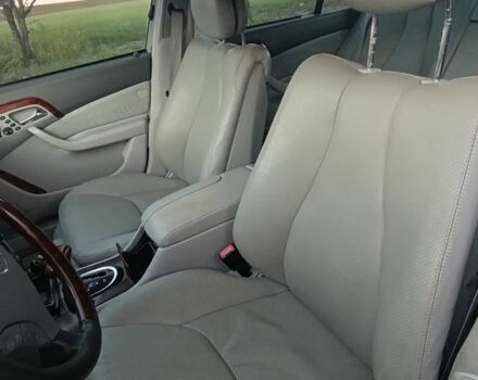 Серый Мерседес 220, объемом двигателя 5 л и пробегом 300 тыс. км за 4000 $, фото 2 на Automoto.ua