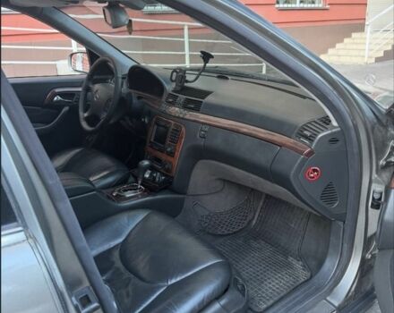 Серый Мерседес 220, объемом двигателя 5 л и пробегом 420 тыс. км за 2800 $, фото 4 на Automoto.ua