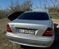 Сірий Мерседес 220, об'ємом двигуна 4.3 л та пробігом 300 тис. км за 5000 $, фото 4 на Automoto.ua