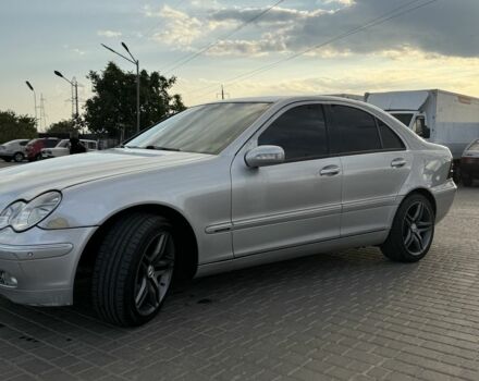 Серый Мерседес 220, объемом двигателя 2.1 л и пробегом 390 тыс. км за 5000 $, фото 1 на Automoto.ua