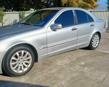 Серый Мерседес 220, объемом двигателя 2.2 л и пробегом 270 тыс. км за 3600 $, фото 3 на Automoto.ua