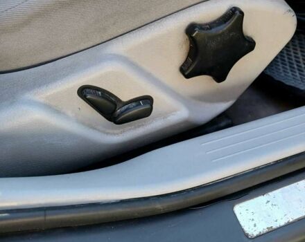 Серый Мерседес 220, объемом двигателя 2.2 л и пробегом 270 тыс. км за 3600 $, фото 16 на Automoto.ua