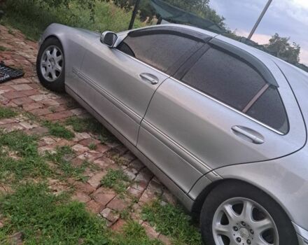 Сірий Мерседес 220, об'ємом двигуна 3.2 л та пробігом 300 тис. км за 5900 $, фото 2 на Automoto.ua