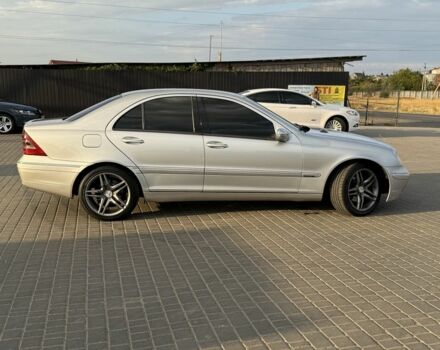 Серый Мерседес 220, объемом двигателя 2.1 л и пробегом 390 тыс. км за 5000 $, фото 2 на Automoto.ua