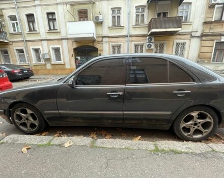 Серый Мерседес 220, объемом двигателя 2.2 л и пробегом 330 тыс. км за 4500 $, фото 7 на Automoto.ua