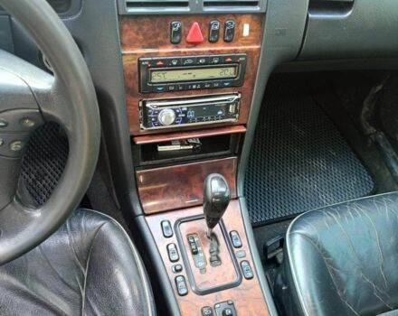 Сірий Мерседес 220, об'ємом двигуна 2.2 л та пробігом 346 тис. км за 3500 $, фото 6 на Automoto.ua