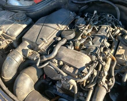 Серый Мерседес 220, объемом двигателя 2.2 л и пробегом 270 тыс. км за 3600 $, фото 9 на Automoto.ua