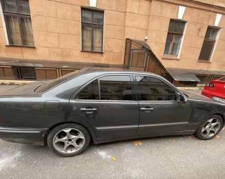 Серый Мерседес 220, объемом двигателя 2.2 л и пробегом 330 тыс. км за 4500 $, фото 9 на Automoto.ua