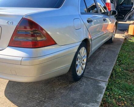 Серый Мерседес 220, объемом двигателя 2.2 л и пробегом 270 тыс. км за 3600 $, фото 7 на Automoto.ua