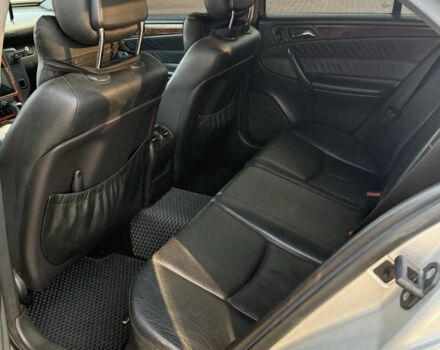 Серый Мерседес 220, объемом двигателя 2.1 л и пробегом 390 тыс. км за 5000 $, фото 7 на Automoto.ua