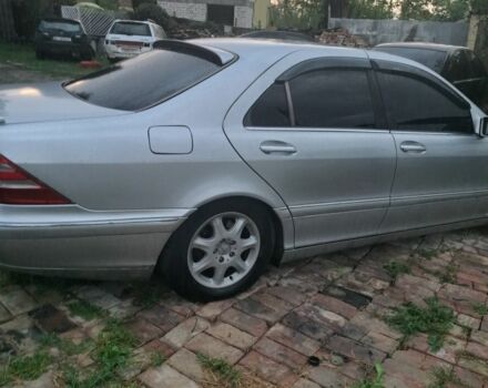 Серый Мерседес 220, объемом двигателя 3.2 л и пробегом 300 тыс. км за 5700 $, фото 3 на Automoto.ua