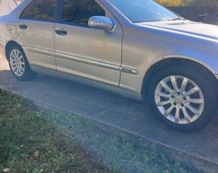 Серый Мерседес 220, объемом двигателя 2.2 л и пробегом 270 тыс. км за 3600 $, фото 5 на Automoto.ua