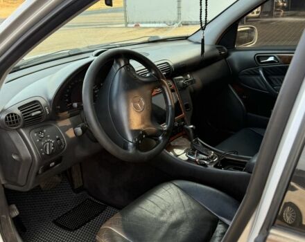 Серый Мерседес 220, объемом двигателя 2.1 л и пробегом 390 тыс. км за 5000 $, фото 4 на Automoto.ua