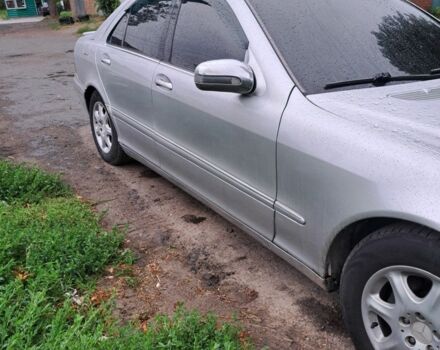 Серый Мерседес 220, объемом двигателя 3.2 л и пробегом 300 тыс. км за 5700 $, фото 7 на Automoto.ua