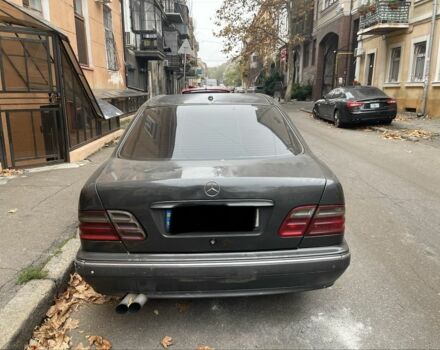 Серый Мерседес 220, объемом двигателя 2.2 л и пробегом 330 тыс. км за 4200 $, фото 8 на Automoto.ua