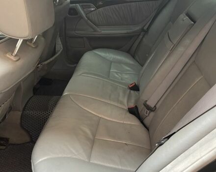 Серый Мерседес 220, объемом двигателя 2.2 л и пробегом 330 тыс. км за 4200 $, фото 5 на Automoto.ua