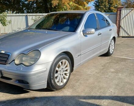 Серый Мерседес 220, объемом двигателя 2.2 л и пробегом 270 тыс. км за 3600 $, фото 1 на Automoto.ua