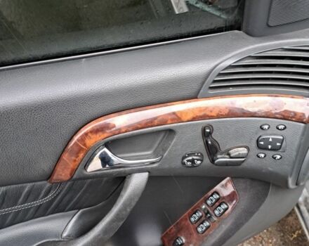 Серый Мерседес 220, объемом двигателя 3.2 л и пробегом 300 тыс. км за 5700 $, фото 6 на Automoto.ua