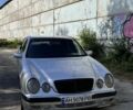 Сірий Мерседес 220, об'ємом двигуна 2.1 л та пробігом 500 тис. км за 2200 $, фото 1 на Automoto.ua