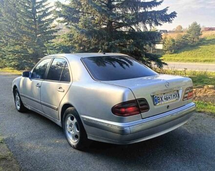 Сірий Мерседес 220, об'ємом двигуна 2.2 л та пробігом 346 тис. км за 3500 $, фото 2 на Automoto.ua