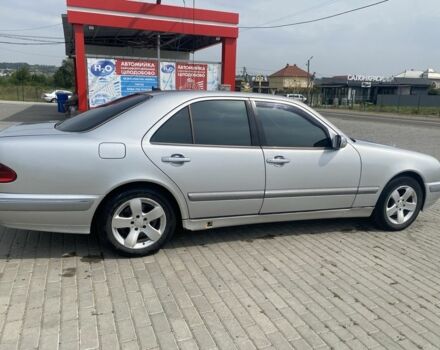 Серый Мерседес 220, объемом двигателя 2.1 л и пробегом 430 тыс. км за 3300 $, фото 3 на Automoto.ua