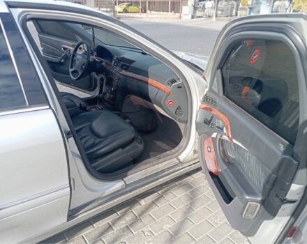 Серый Мерседес 220, объемом двигателя 3.2 л и пробегом 450 тыс. км за 5300 $, фото 6 на Automoto.ua