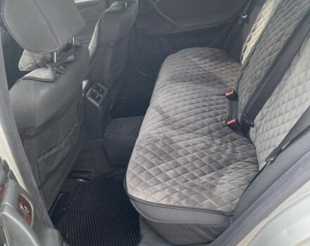 Серый Мерседес 220, объемом двигателя 2.1 л и пробегом 430 тыс. км за 3300 $, фото 5 на Automoto.ua