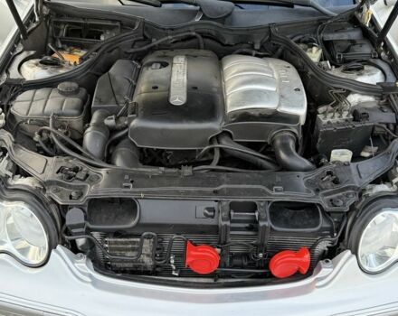 Серый Мерседес 220, объемом двигателя 2.1 л и пробегом 390 тыс. км за 5000 $, фото 6 на Automoto.ua