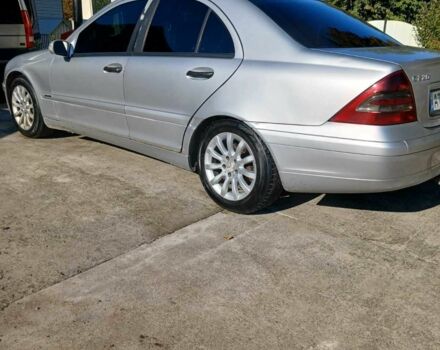 Серый Мерседес 220, объемом двигателя 2.2 л и пробегом 270 тыс. км за 3600 $, фото 4 на Automoto.ua