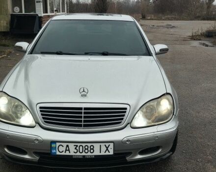 Серый Мерседес 220, объемом двигателя 5.8 л и пробегом 299 тыс. км за 3499 $, фото 1 на Automoto.ua