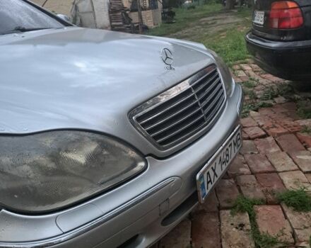 Серый Мерседес 220, объемом двигателя 3.2 л и пробегом 300 тыс. км за 5700 $, фото 1 на Automoto.ua