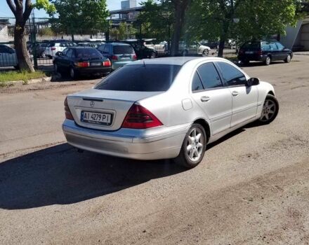 Серый Мерседес 220, объемом двигателя 2.1 л и пробегом 330 тыс. км за 4750 $, фото 2 на Automoto.ua