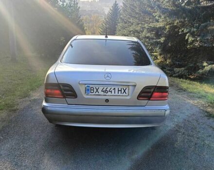 Сірий Мерседес 220, об'ємом двигуна 2.2 л та пробігом 346 тис. км за 3500 $, фото 4 на Automoto.ua