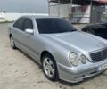 Серый Мерседес 220, объемом двигателя 2.1 л и пробегом 430 тыс. км за 3300 $, фото 1 на Automoto.ua