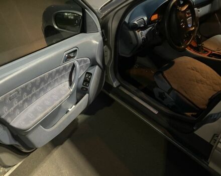 Серый Мерседес 220, объемом двигателя 2.1 л и пробегом 397 тыс. км за 3300 $, фото 13 на Automoto.ua