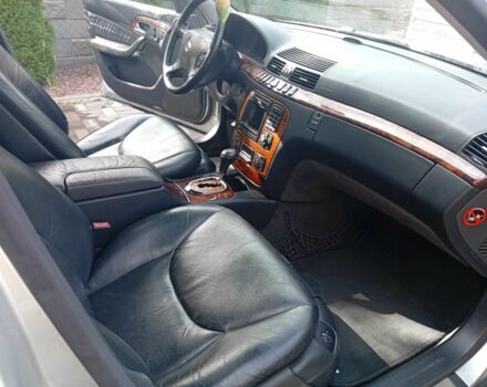 Серый Мерседес 220, объемом двигателя 3.2 л и пробегом 305 тыс. км за 6400 $, фото 9 на Automoto.ua